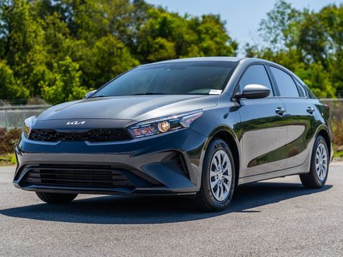 Used 2024 Kia Forte LX image 3