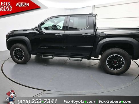 Used 2025 Toyota Tacoma TRD Off-Road AWD/4WD image 19