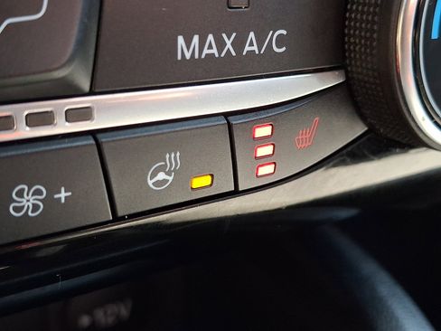 Certified 2022 Ford Escape SE w/ SE Sport Appearance Package image 25