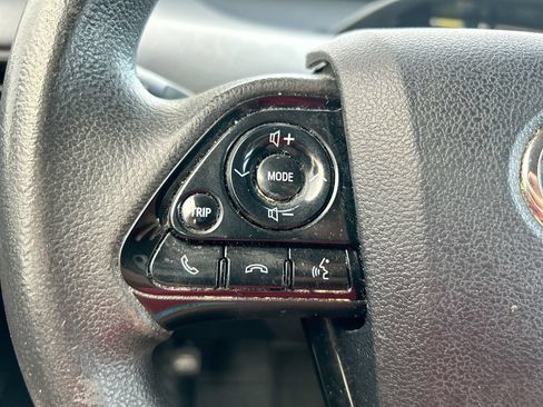 Used 2022 Toyota Prius L Eco FWD image 15