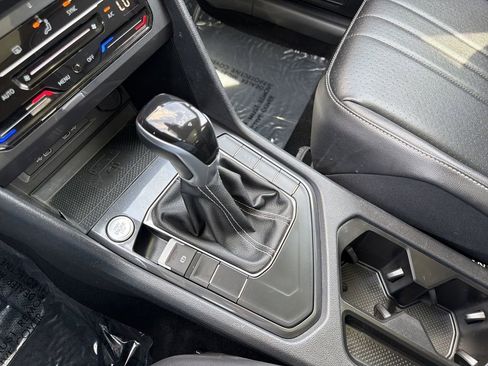 Used 2022 Volkswagen Tiguan SE FWD image 9