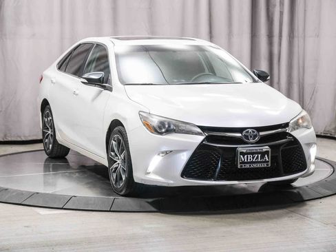 Used 2017 Toyota Camry XSE w/ Moonroof Package FWD image 5