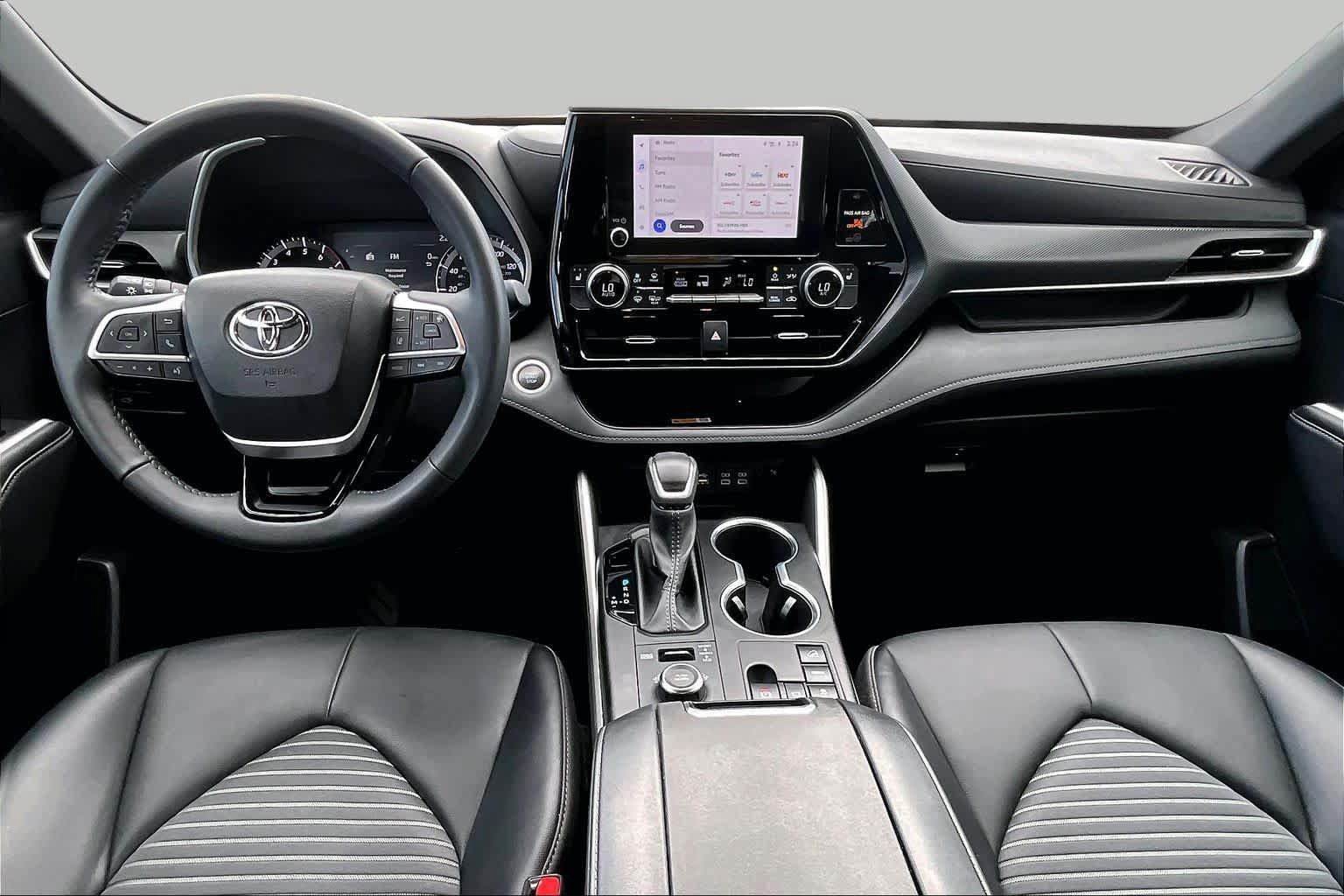 Used 2024 Toyota Highlander XSE AWD/4WD image 16