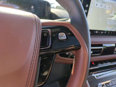 Used 2025 Lincoln Aviator Reserve w/ Equipment Group 201A image 19