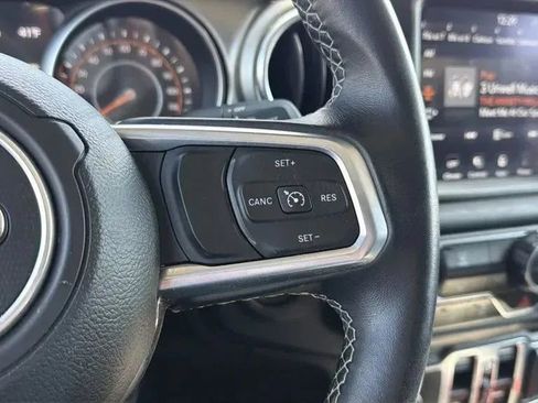 Used 2021 Jeep Gladiator Overland w/ Uconnect 4C Nav & Sound Group AWD/4WD image 17
