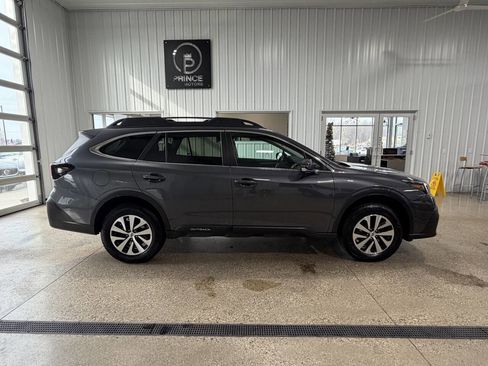 Used 2022 Subaru Outback Premium image 6