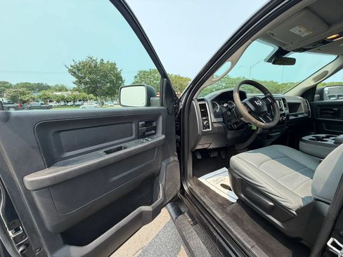 Used 2017 RAM 1500 Express w/ Black Ram 1500 Express Group AWD/4WD image 10