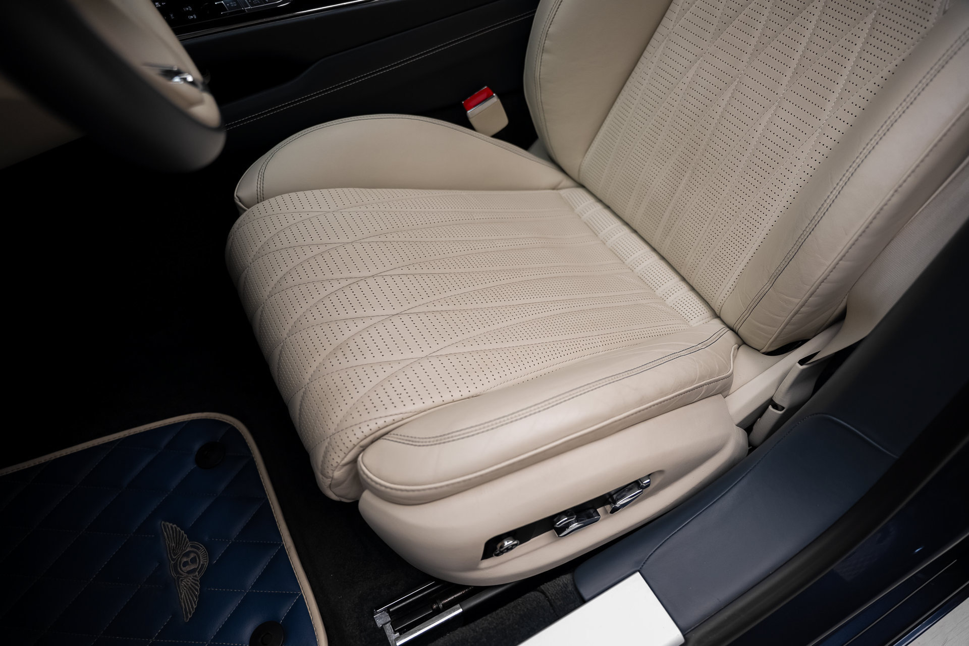 Used 2020 Bentley Flying Spur W12 AWD/4WD image 61