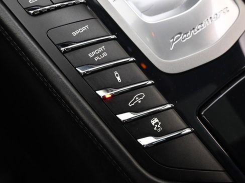 Used 2013 Porsche Panamera GTS image 35