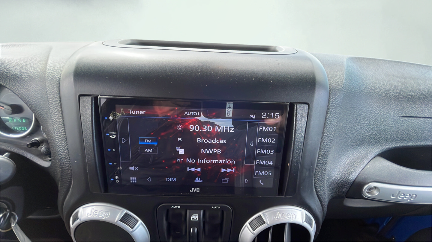 Used 2014 Jeep Wrangler Unlimited Sahara w/ Dual Top Group AWD/4WD image 15