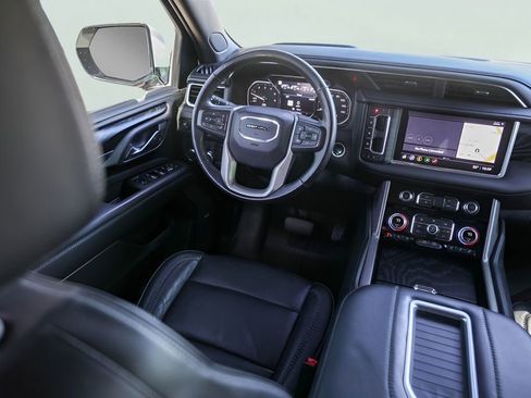 Used 2021 GMC Yukon XL Denali w/ Denali Premium Package RWD image 32