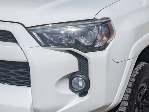 Used 2018 Toyota 4Runner SR5 AWD/4WD image 10