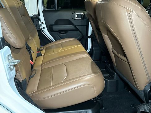 Used 2022 Jeep Wrangler Unlimited Sahara w/ Cold Weather Group image 13