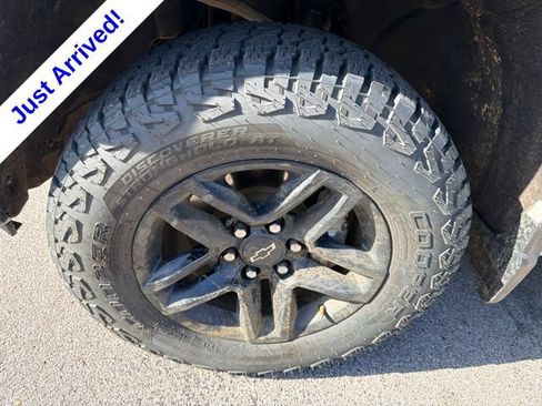 Used 2024 Chevrolet Silverado 1500 Custom Trail Boss w/ Dark Appearance Package AWD/4WD image 10