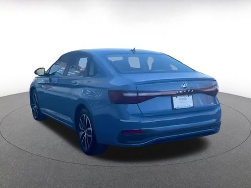 Used 2025 Volkswagen Jetta SE image 4