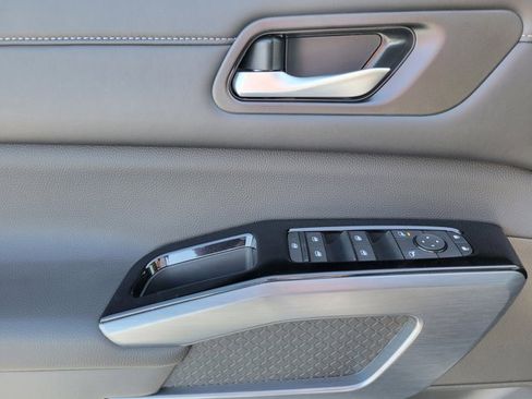 New 2025 Nissan Pathfinder SL image 16