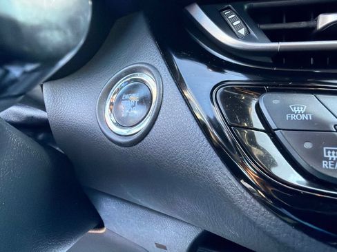 Used 2021 Toyota C-HR XLE FWD image 25