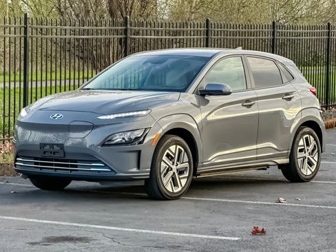 Used 2023 Hyundai Kona SE image 7