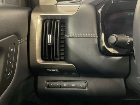Used 2023 Nissan Pathfinder Platinum FWD image 17