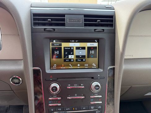 Used 2016 Lincoln Navigator Select image 20