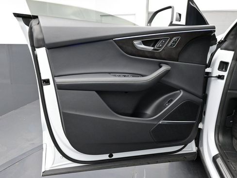 Used 2023 Audi Q8 Premium Plus AWD/4WD image 7