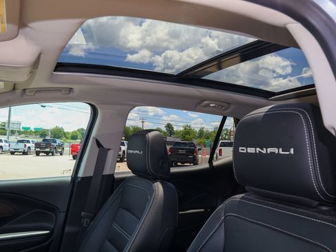 Used 2023 GMC Terrain Denali w/ Denali Premium Package AWD/4WD image 8