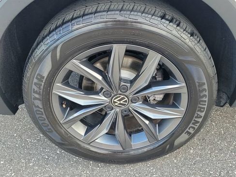 Used 2024 Volkswagen Tiguan SE AWD/4WD image 5