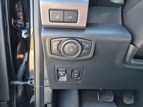 Used 2021 Ford Expedition Platinum image 32