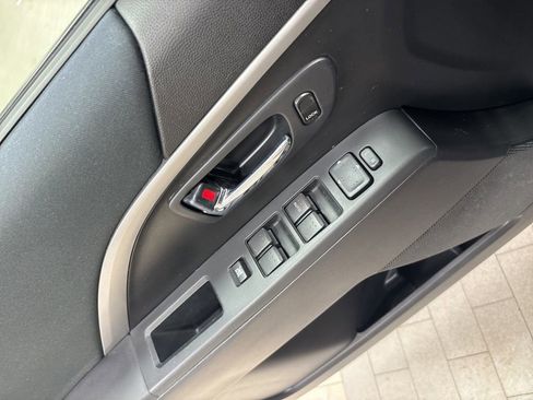 Used 2014 MAZDA MAZDA5 Sport image 24