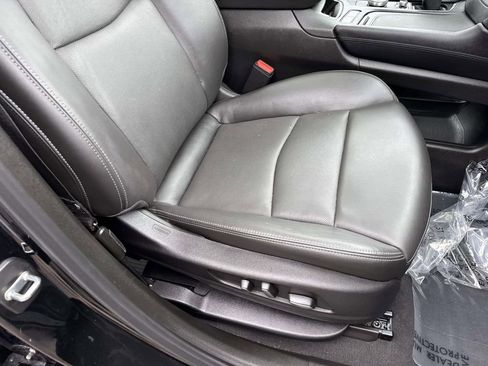 Certified 2024 Cadillac XT6 Premium Luxury w/ LPO, Floor Liner Package AWD/4WD image 28