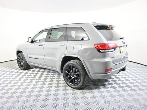 Used 2022 Jeep Grand Cherokee Laredo X image 4
