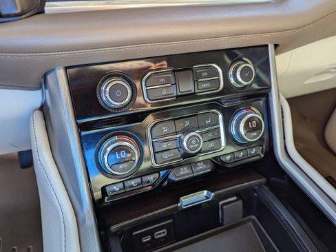 Used 2022 GMC Yukon XL Denali AWD/4WD image 21
