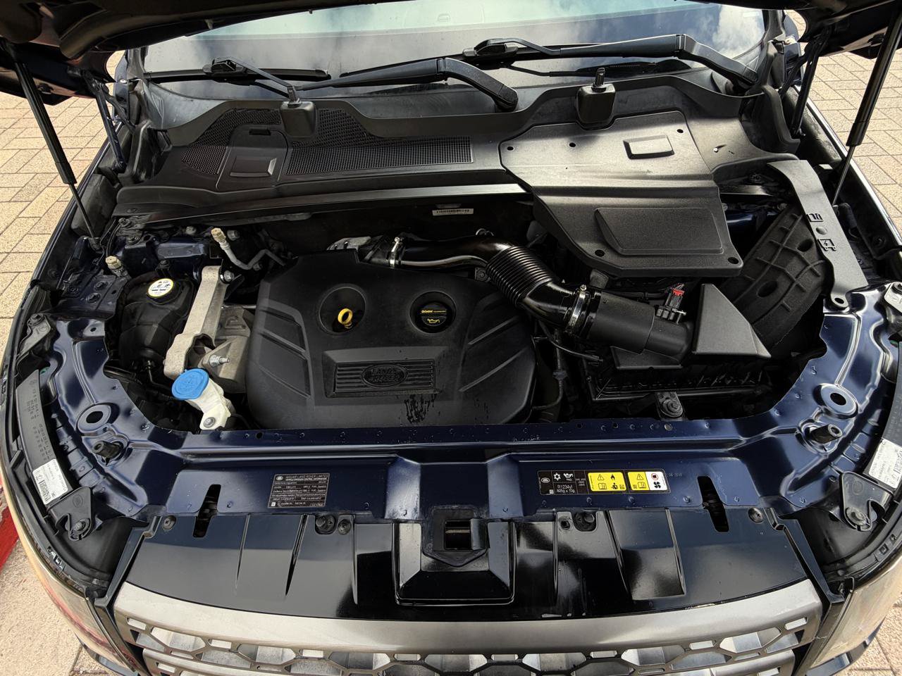 Used 2016 Land Rover Discovery Sport SE AWD/4WD image 32