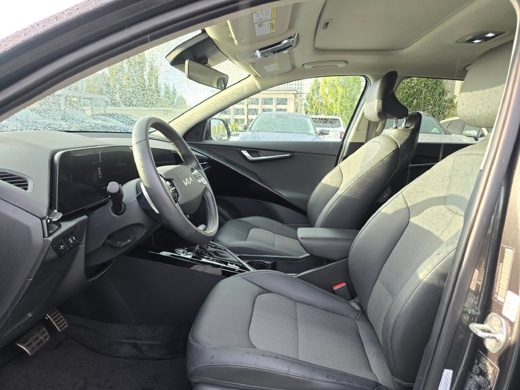 Certified 2024 Kia Niro EX Touring FWD image 21