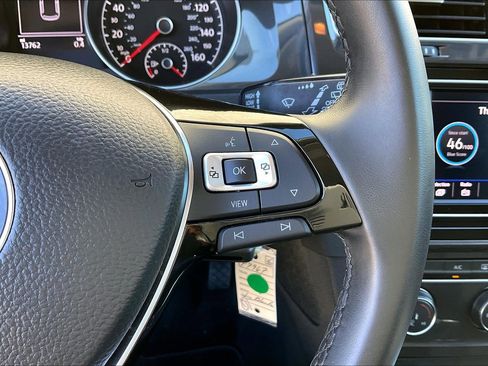 Used 2019 Volkswagen Golf S image 18