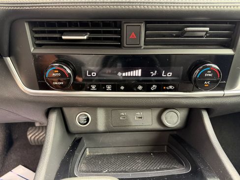 Used 2023 Nissan Rogue SV FWD image 21