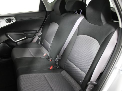Used 2025 Kia Soul LX w/ LX Technology Package FWD image 18