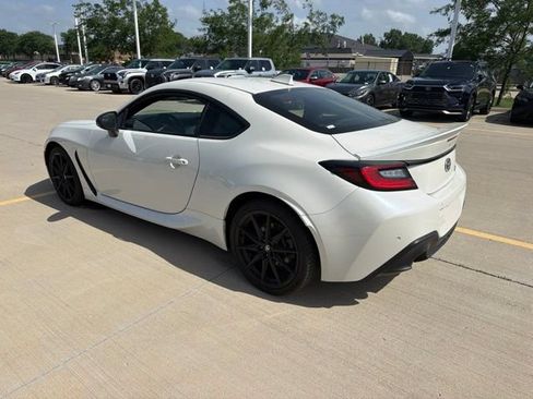 Used 2023 Toyota GR86 Premium w/ ALL Weather Mat Package (TMS) RWD image 4