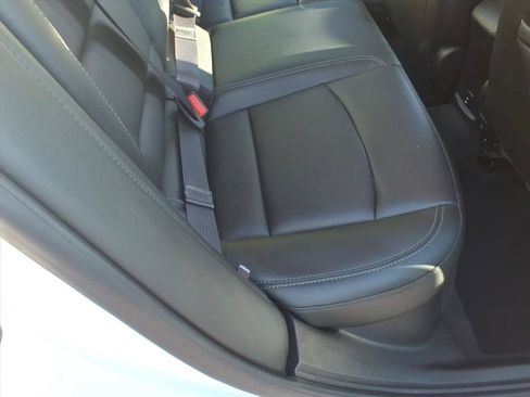 Used 2017 Chevrolet Cruze Premier FWD image 17