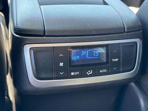 Used 2019 Toyota Highlander SE image 30