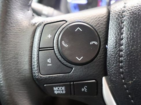 Used 2019 Toyota Corolla SE FWD image 18