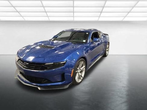 Used 2021 Chevrolet Camaro LT w/ Technology Package RWD image 9