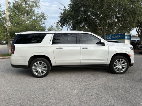Used 2024 Chevrolet Suburban High Country w/ Advanced Technology Package AWD/4WD image 8