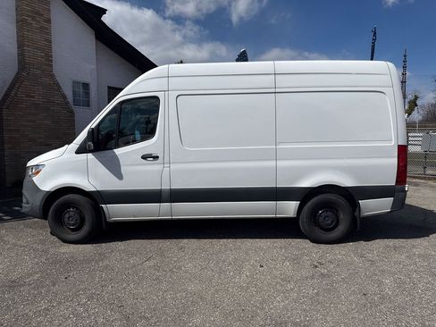 Used 2022 Mercedes-Benz Sprinter 2500 image 4