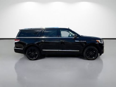 Used 2023 Lincoln Navigator L Reserve AWD/4WD image 2