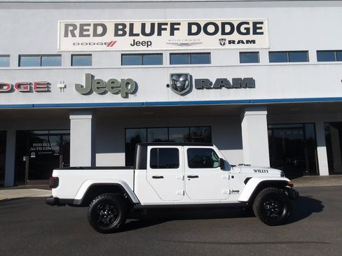 New 2025 Jeep Gladiator Willys image 1