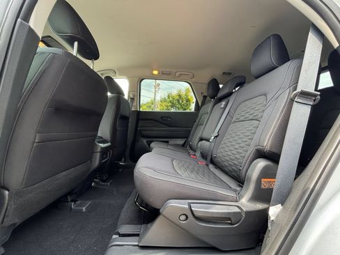 Used 2025 Nissan Pathfinder SV FWD image 23
