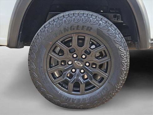 Used 2024 Chevrolet Colorado Trail Boss w/ Technology Package image 24