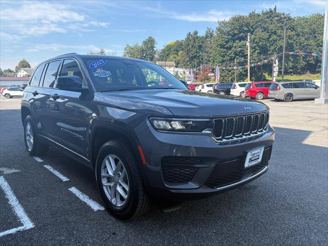 Certified 2023 Jeep Grand Cherokee Laredo X AWD/4WD image 5