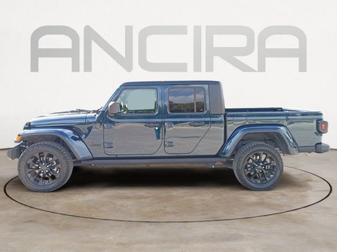 Used 2025 Jeep Gladiator Sport image 7